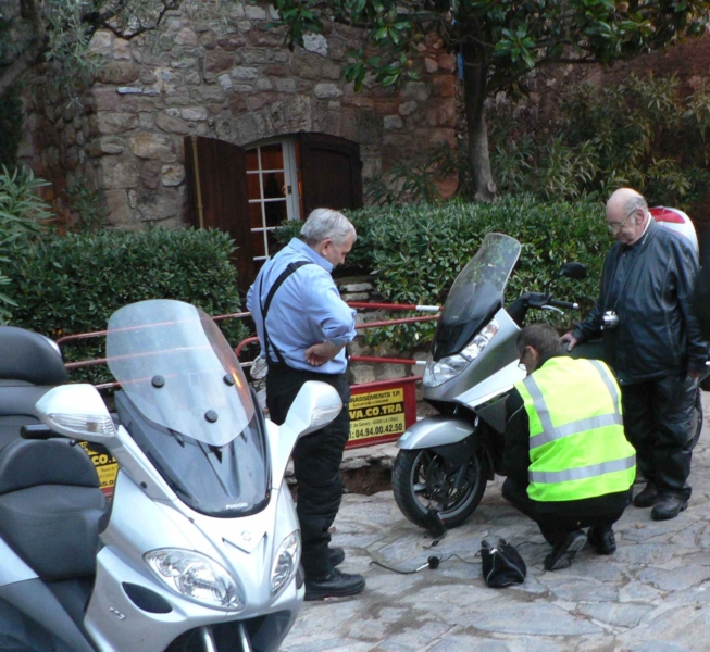 René manque de pression (Un Aprilia!! quelle idée!)